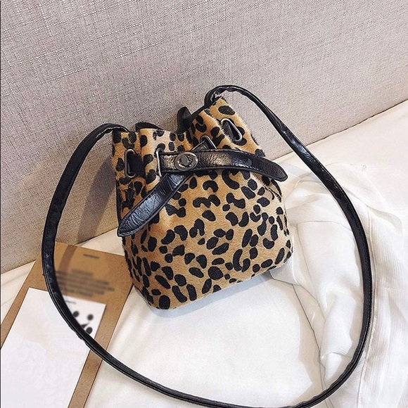 LEOPARD STYLE BUCKET BAG - Picture 4 of 7